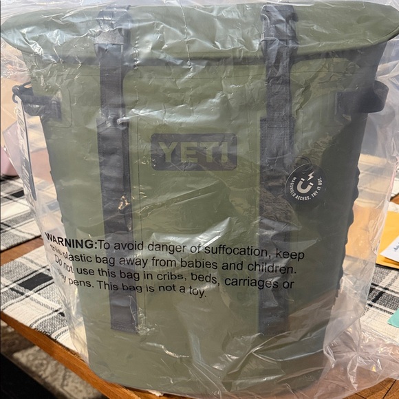 YETI Olive Green Hopper M20 - Picture 3 of 3